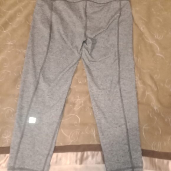Victoria secret sport Capri leggings - Picture 3 of 7